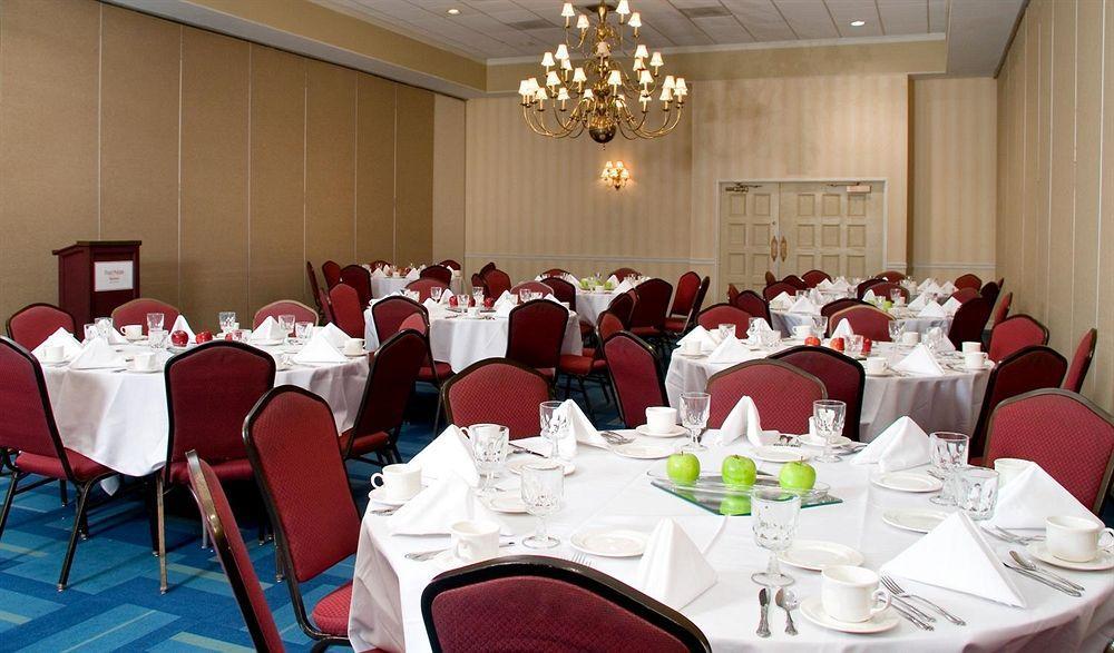 Ramada By Wyndham Greensburg Hotel & Conference Center Zewnętrze zdjęcie