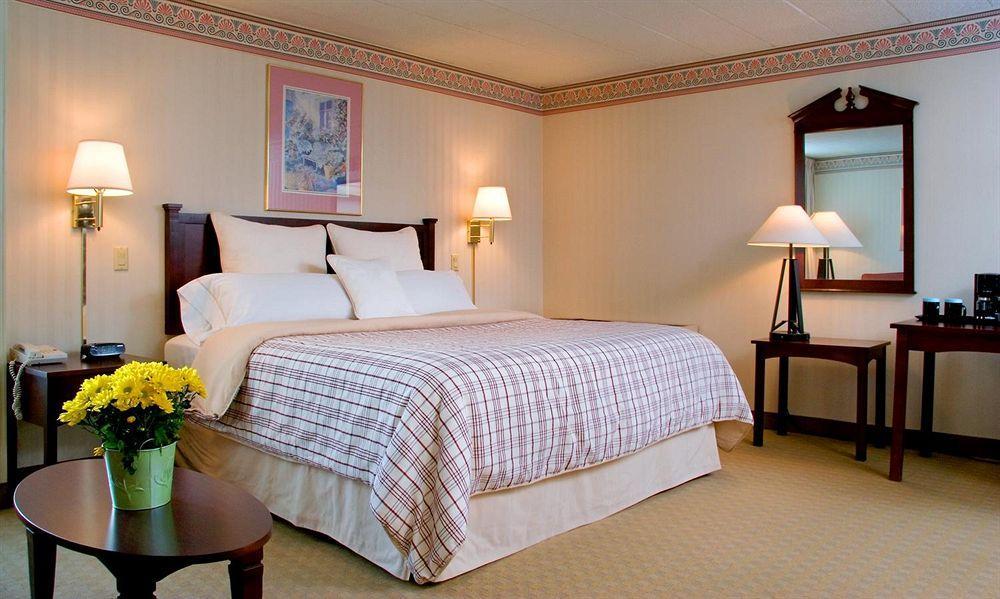 Ramada By Wyndham Greensburg Hotel & Conference Center Zewnętrze zdjęcie