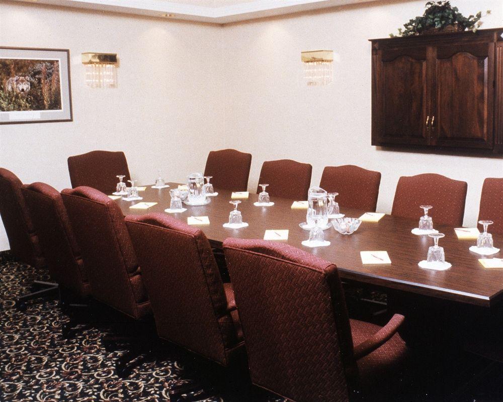 Ramada By Wyndham Greensburg Hotel & Conference Center Zewnętrze zdjęcie