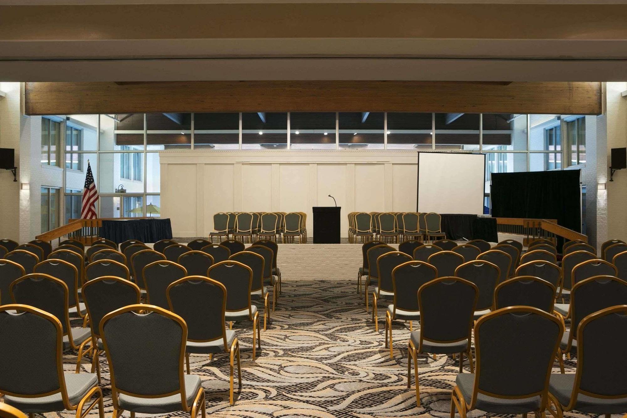 Ramada By Wyndham Greensburg Hotel & Conference Center Zewnętrze zdjęcie