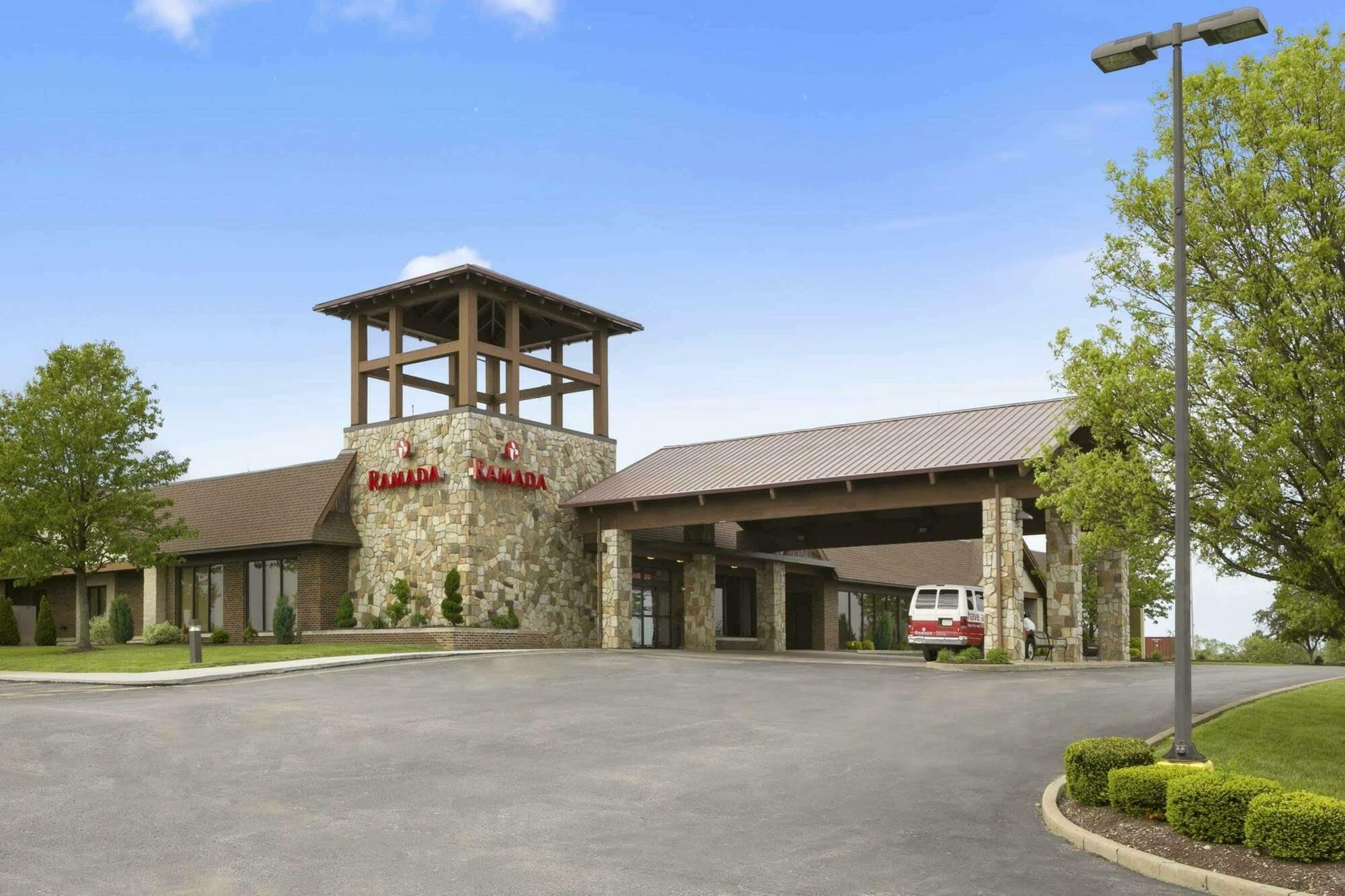 Ramada By Wyndham Greensburg Hotel & Conference Center Zewnętrze zdjęcie